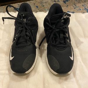 Nike boy’s KD Trey 5 VIII basketball shoes